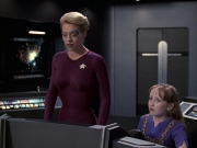 extant_StarTrek_VOY_6x12-BlinkOfAnEye_02267.jpg