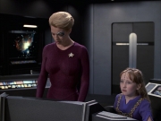extant_StarTrek_VOY_6x12-BlinkOfAnEye_02269.jpg
