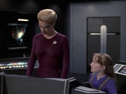 extant_StarTrek_VOY_6x12-BlinkOfAnEye_02271.jpg