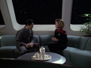 extant_StarTrek_VOY_6x12-BlinkOfAnEye_02840.jpg