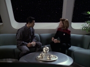 extant_StarTrek_VOY_6x12-BlinkOfAnEye_02844.jpg