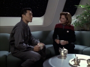 extant_StarTrek_VOY_6x12-BlinkOfAnEye_02869.jpg