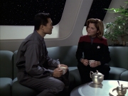 extant_StarTrek_VOY_6x12-BlinkOfAnEye_02873.jpg