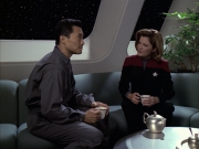 extant_StarTrek_VOY_6x12-BlinkOfAnEye_02883.jpg