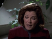 extant_StarTrek_VOY_6x12-BlinkOfAnEye_02905.jpg
