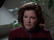 extant_StarTrek_VOY_6x12-BlinkOfAnEye_02938.jpg