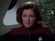 extant_StarTrek_VOY_6x12-BlinkOfAnEye_02941.jpg