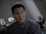 extant_StarTrek_VOY_6x12-BlinkOfAnEye_02973.jpg