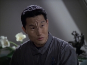 extant_StarTrek_VOY_6x12-BlinkOfAnEye_02975.jpg