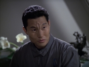 extant_StarTrek_VOY_6x12-BlinkOfAnEye_02979.jpg