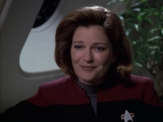 extant_StarTrek_VOY_6x12-BlinkOfAnEye_02984.jpg