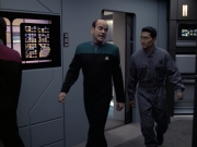 extant_StarTrek_VOY_6x12-BlinkOfAnEye_02989.jpg
