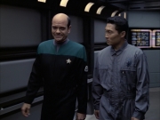 extant_StarTrek_VOY_6x12-BlinkOfAnEye_02996.jpg