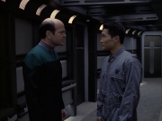 extant_StarTrek_VOY_6x12-BlinkOfAnEye_03015.jpg