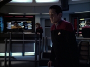 extant_StarTrek_VOY_6x12-BlinkOfAnEye_03440.jpg