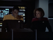 extant_StarTrek_VOY_6x12-BlinkOfAnEye_03450.jpg