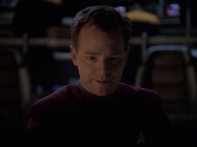 extant_StarTrek_VOY_6x12-BlinkOfAnEye_03452.jpg