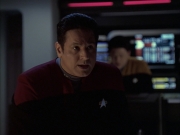 extant_StarTrek_VOY_6x12-BlinkOfAnEye_03453.jpg