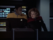 extant_StarTrek_VOY_6x12-BlinkOfAnEye_03458.jpg
