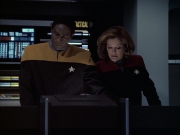 extant_StarTrek_VOY_6x12-BlinkOfAnEye_03459.jpg