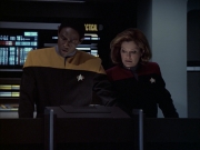 extant_StarTrek_VOY_6x12-BlinkOfAnEye_03460.jpg