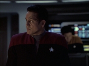 extant_StarTrek_VOY_6x12-BlinkOfAnEye_03463.jpg
