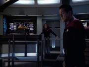 extant_StarTrek_VOY_6x12-BlinkOfAnEye_03467.jpg