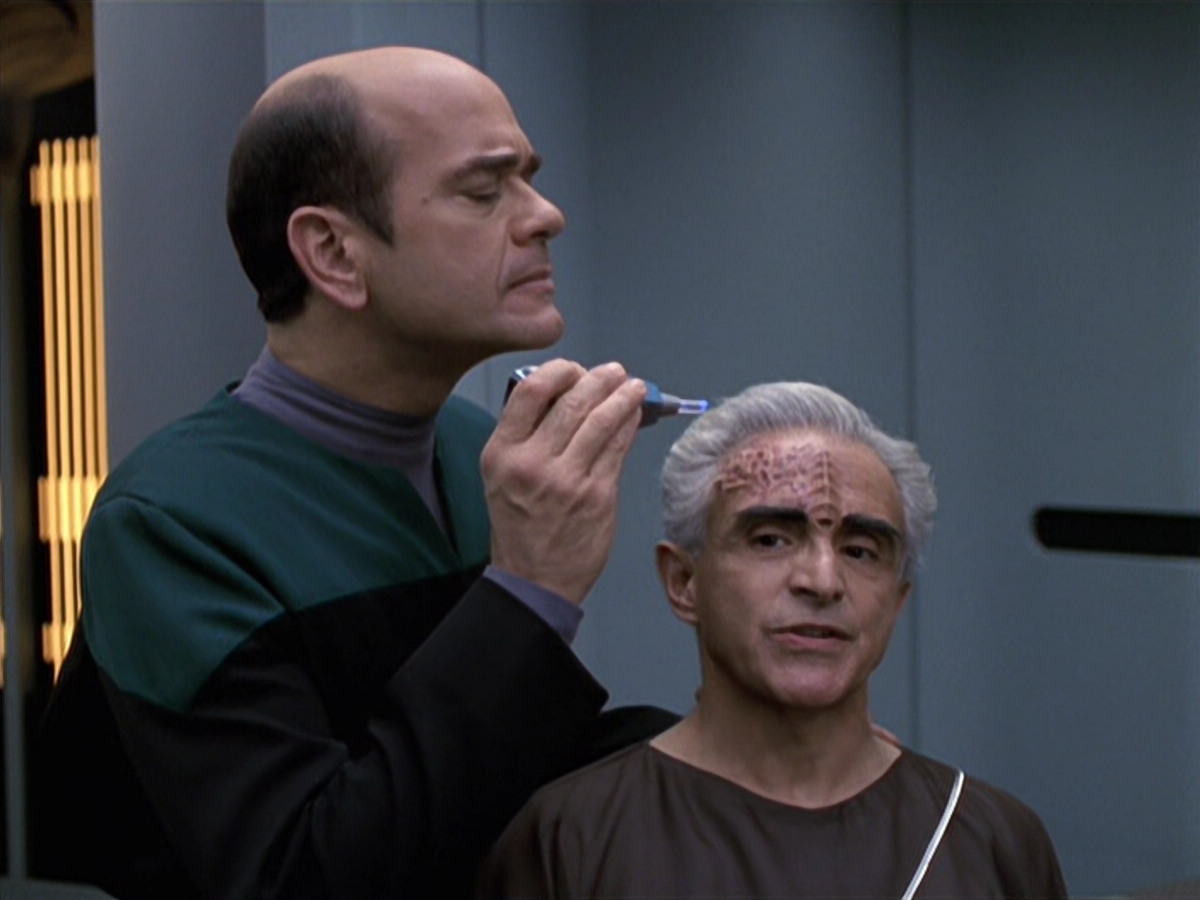 extant_StarTrek_VOY_6x13-Virtuoso_00030.jpg