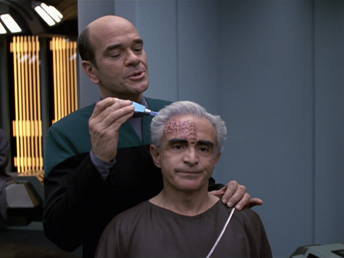 extant_StarTrek_VOY_6x13-Virtuoso_00036.jpg
