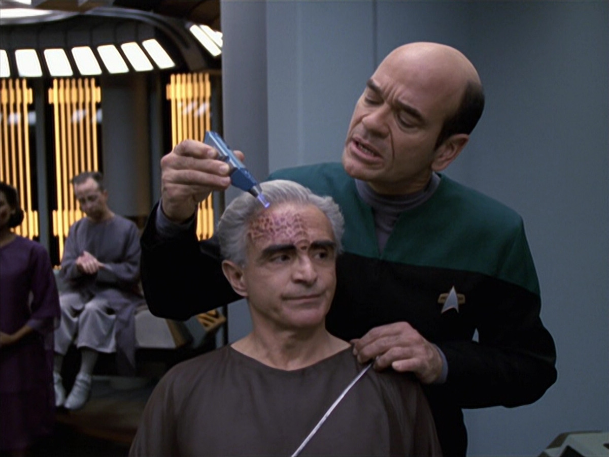extant_StarTrek_VOY_6x13-Virtuoso_00042.jpg