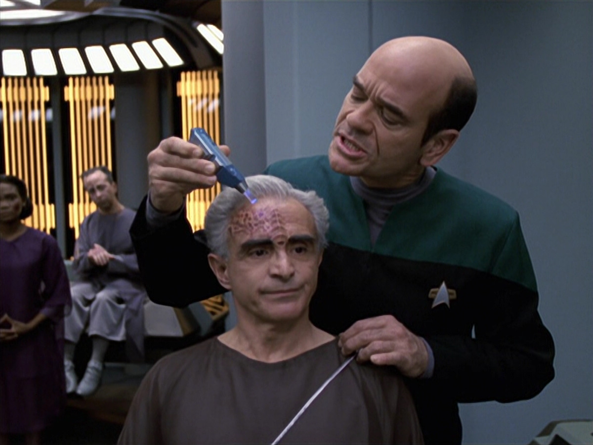 extant_StarTrek_VOY_6x13-Virtuoso_00043.jpg