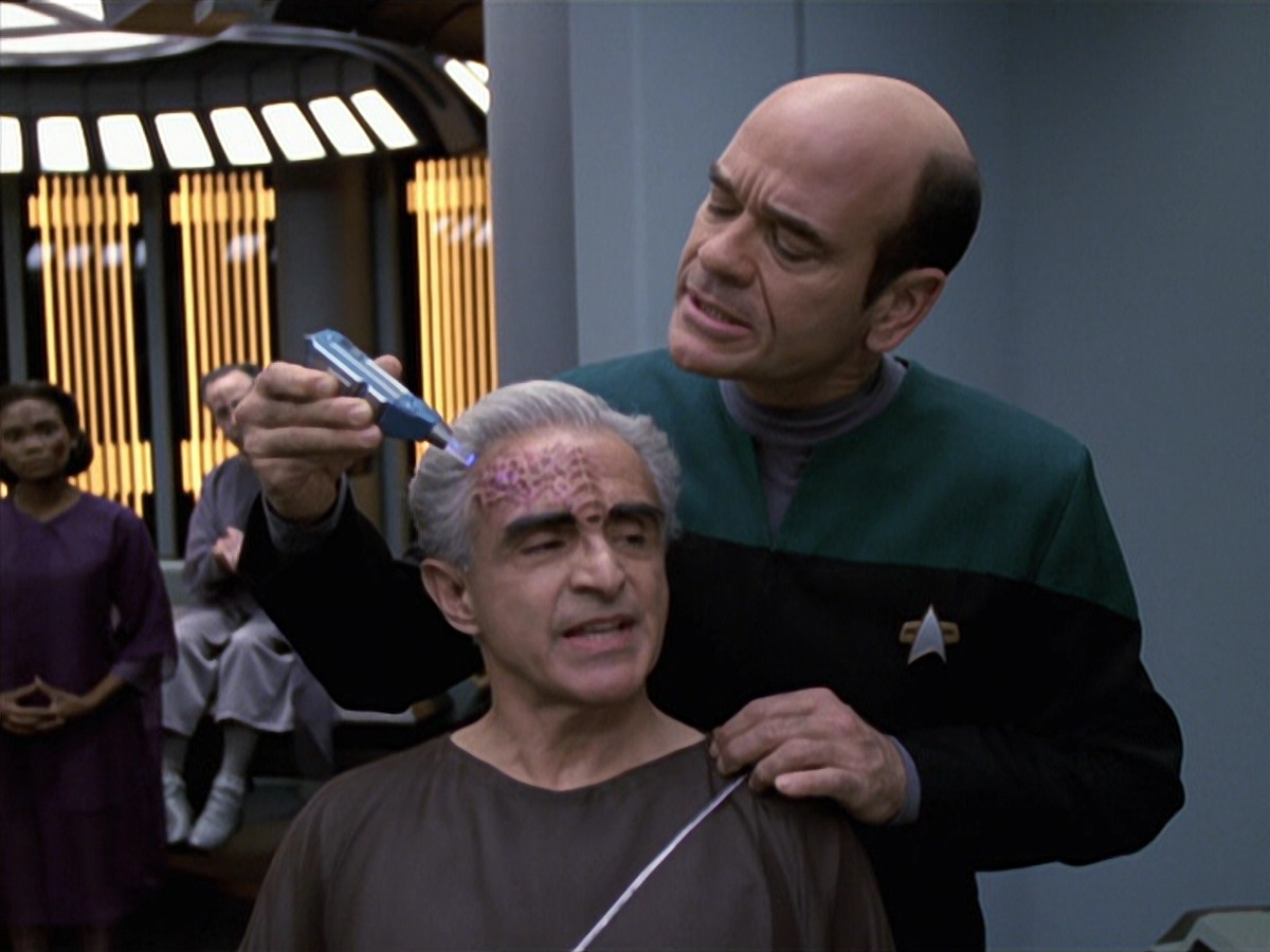 extant_StarTrek_VOY_6x13-Virtuoso_00044.jpg