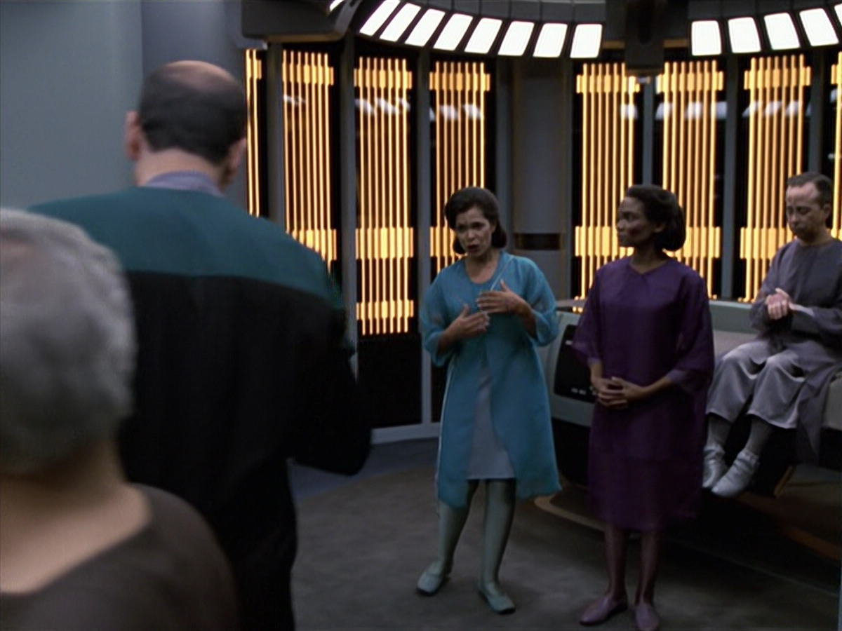 extant_StarTrek_VOY_6x13-Virtuoso_00054.jpg