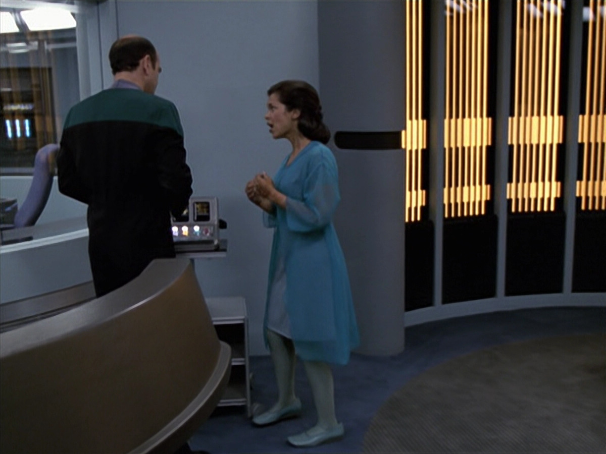 extant_StarTrek_VOY_6x13-Virtuoso_00060.jpg