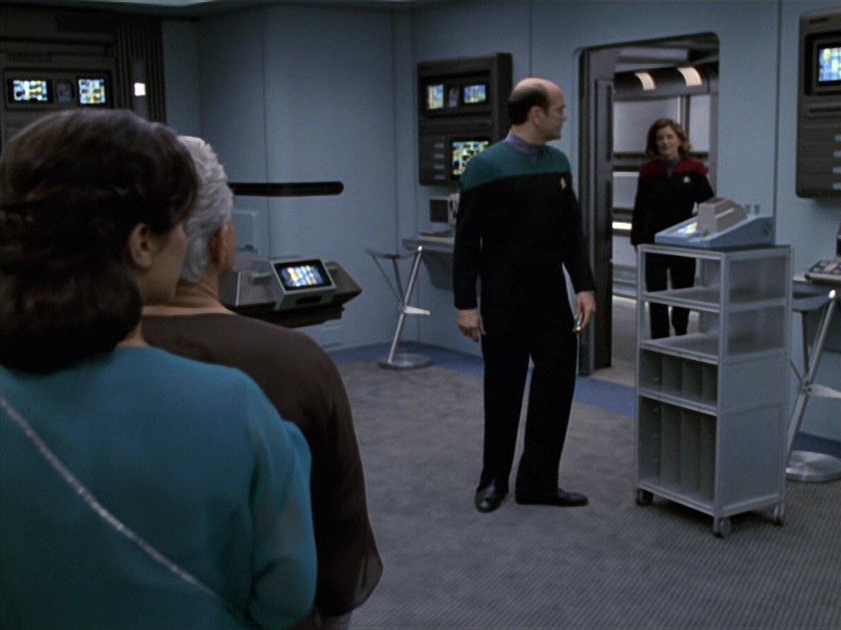extant_StarTrek_VOY_6x13-Virtuoso_00113.jpg