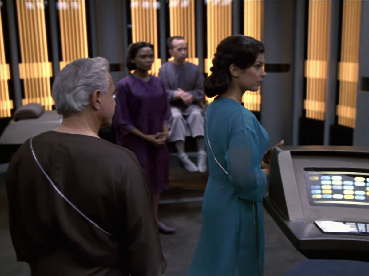 extant_StarTrek_VOY_6x13-Virtuoso_00203.jpg