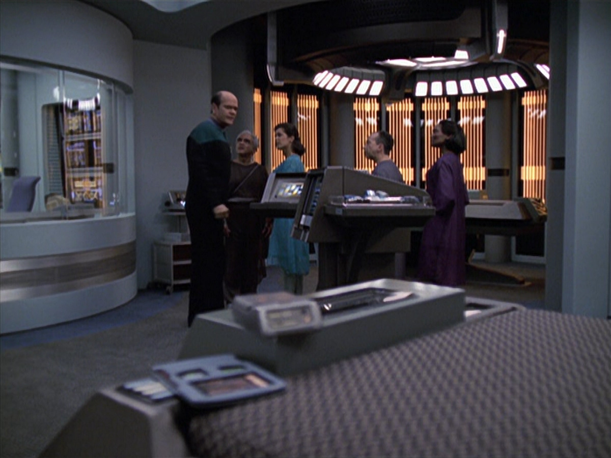 extant_StarTrek_VOY_6x13-Virtuoso_00495.jpg