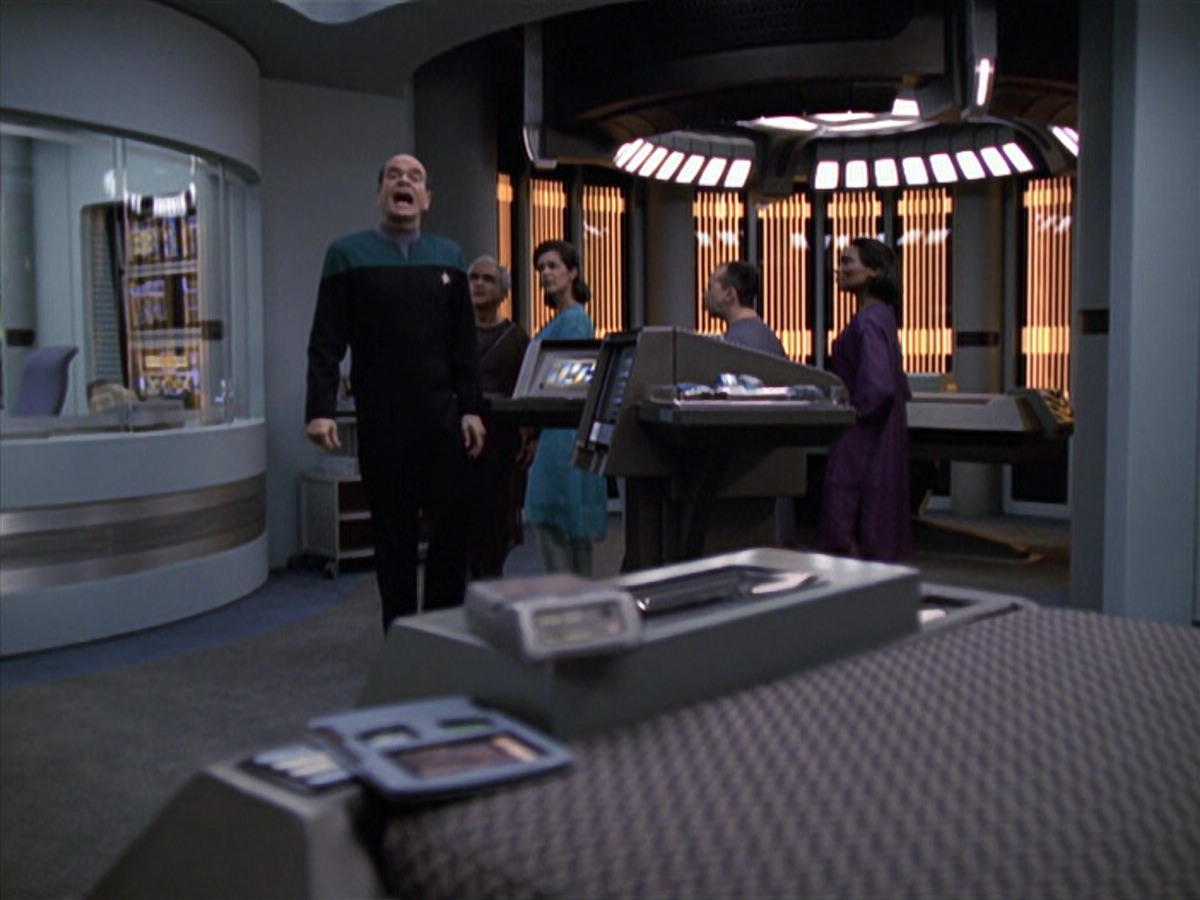 extant_StarTrek_VOY_6x13-Virtuoso_00496.jpg