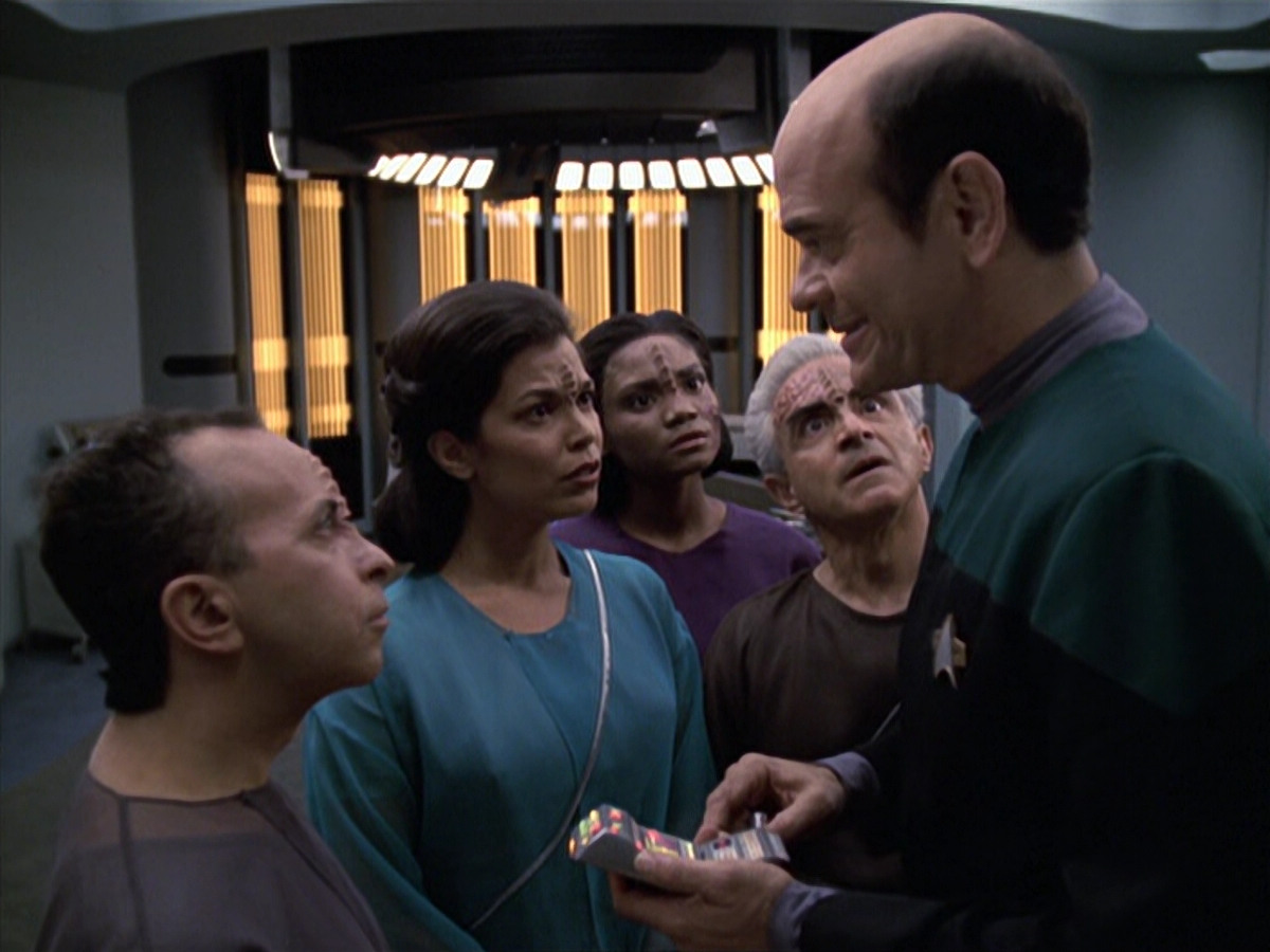 extant_StarTrek_VOY_6x13-Virtuoso_00573.jpg
