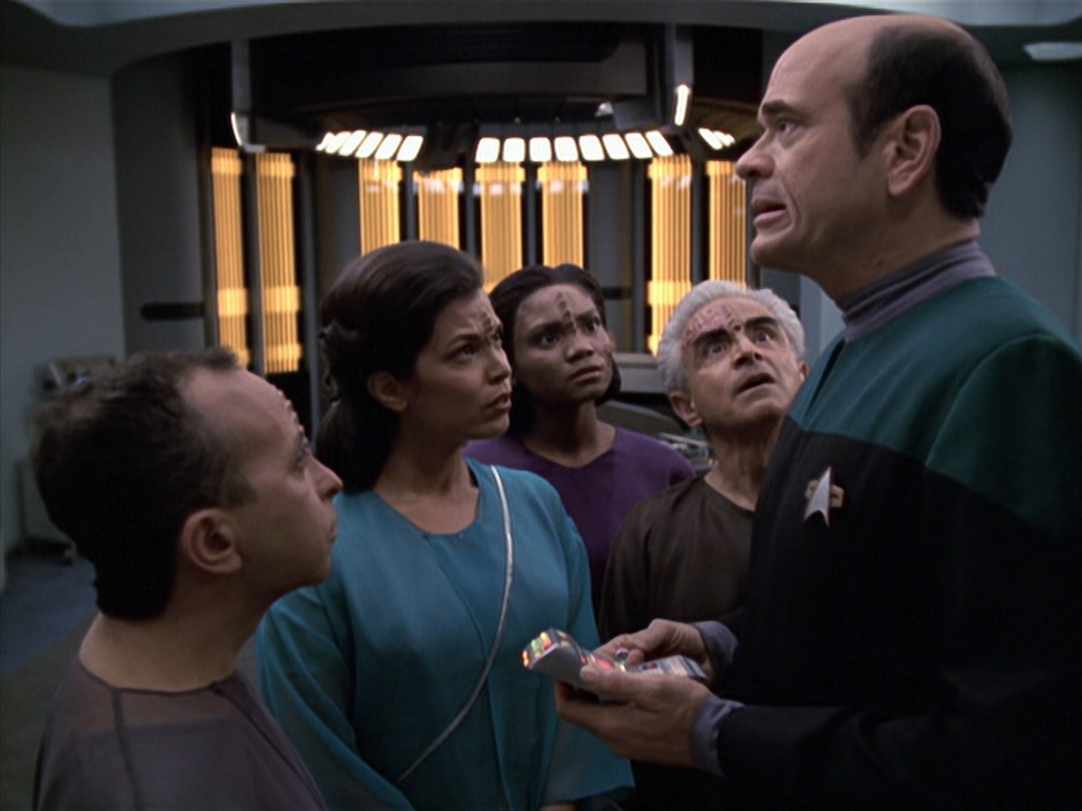 extant_StarTrek_VOY_6x13-Virtuoso_00576.jpg