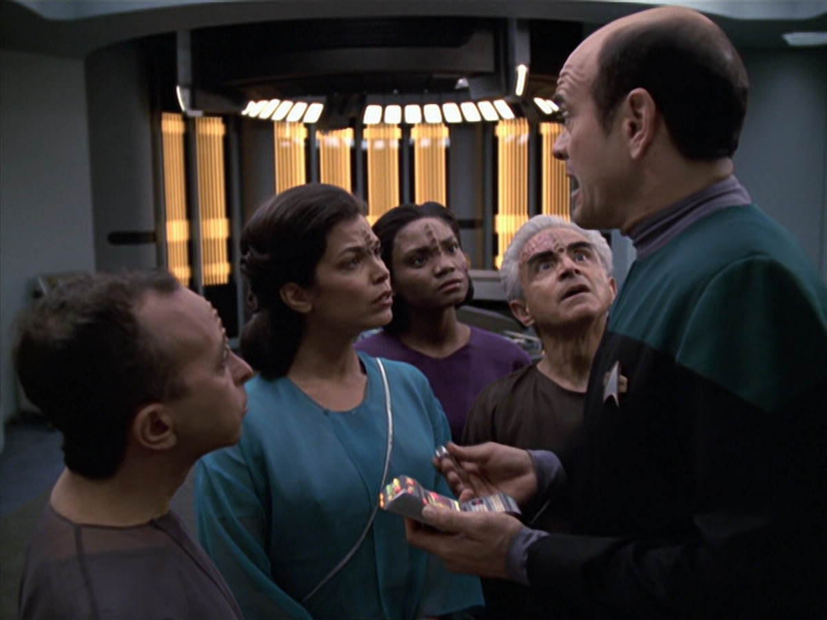 extant_StarTrek_VOY_6x13-Virtuoso_00578.jpg