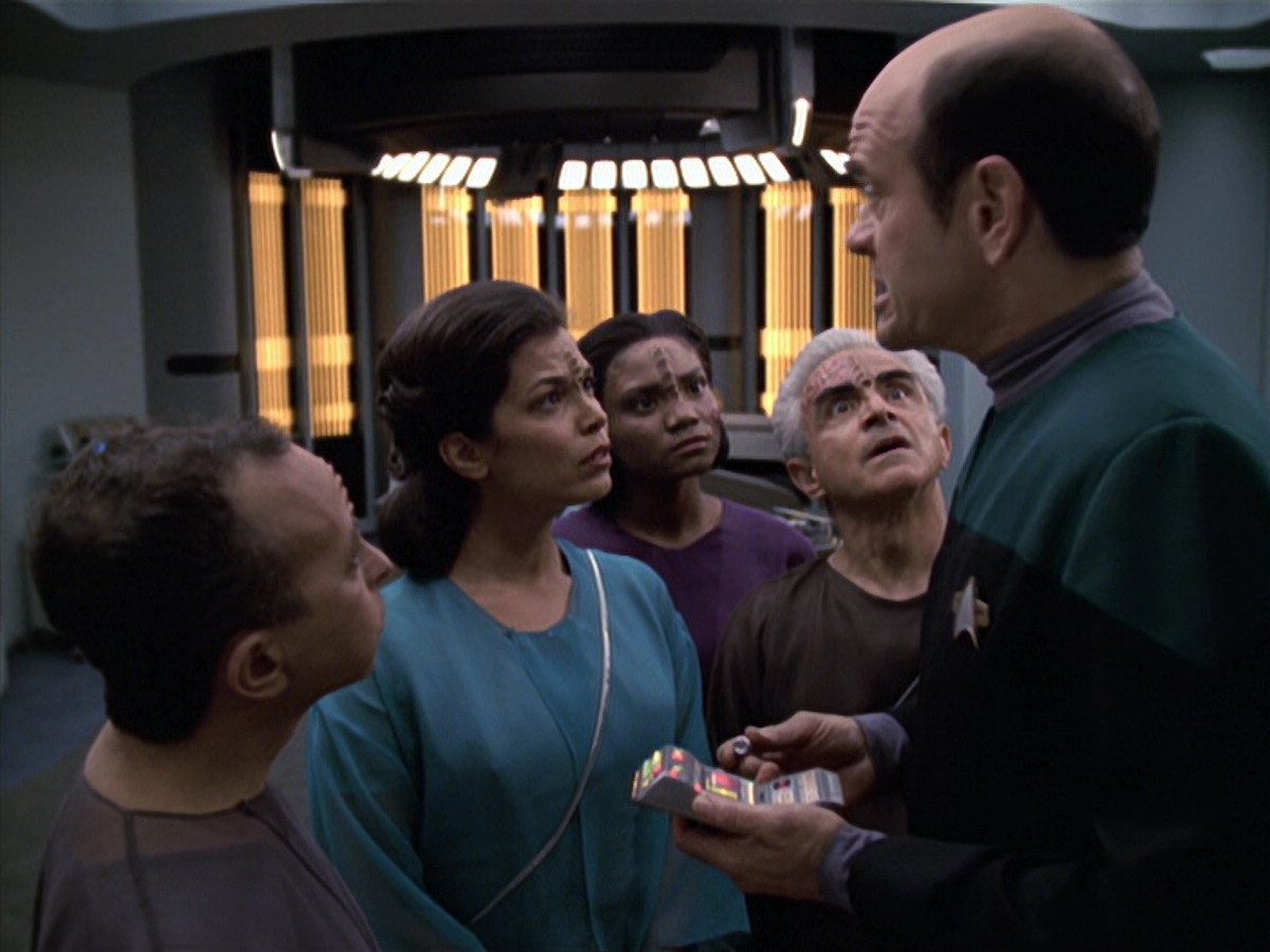 extant_StarTrek_VOY_6x13-Virtuoso_00579.jpg