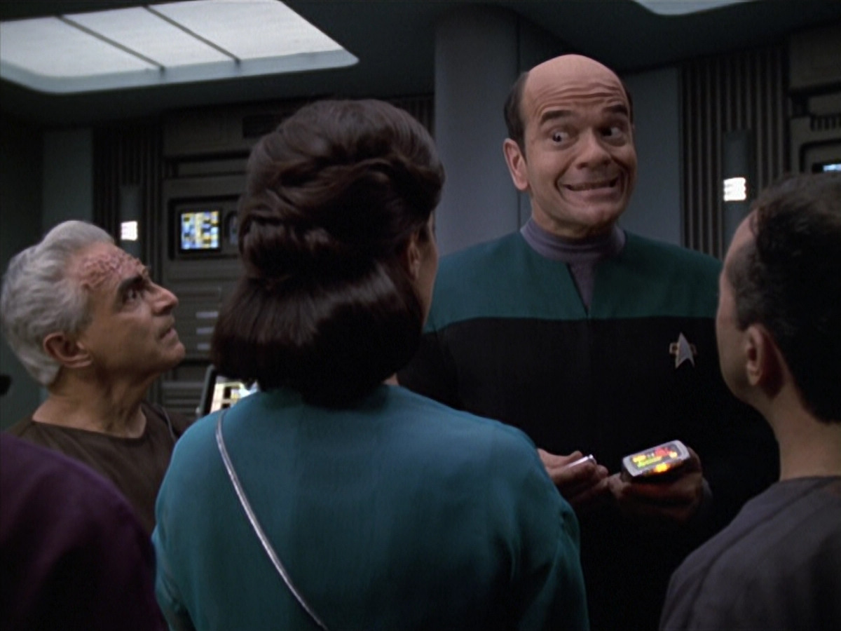 extant_StarTrek_VOY_6x13-Virtuoso_00586.jpg