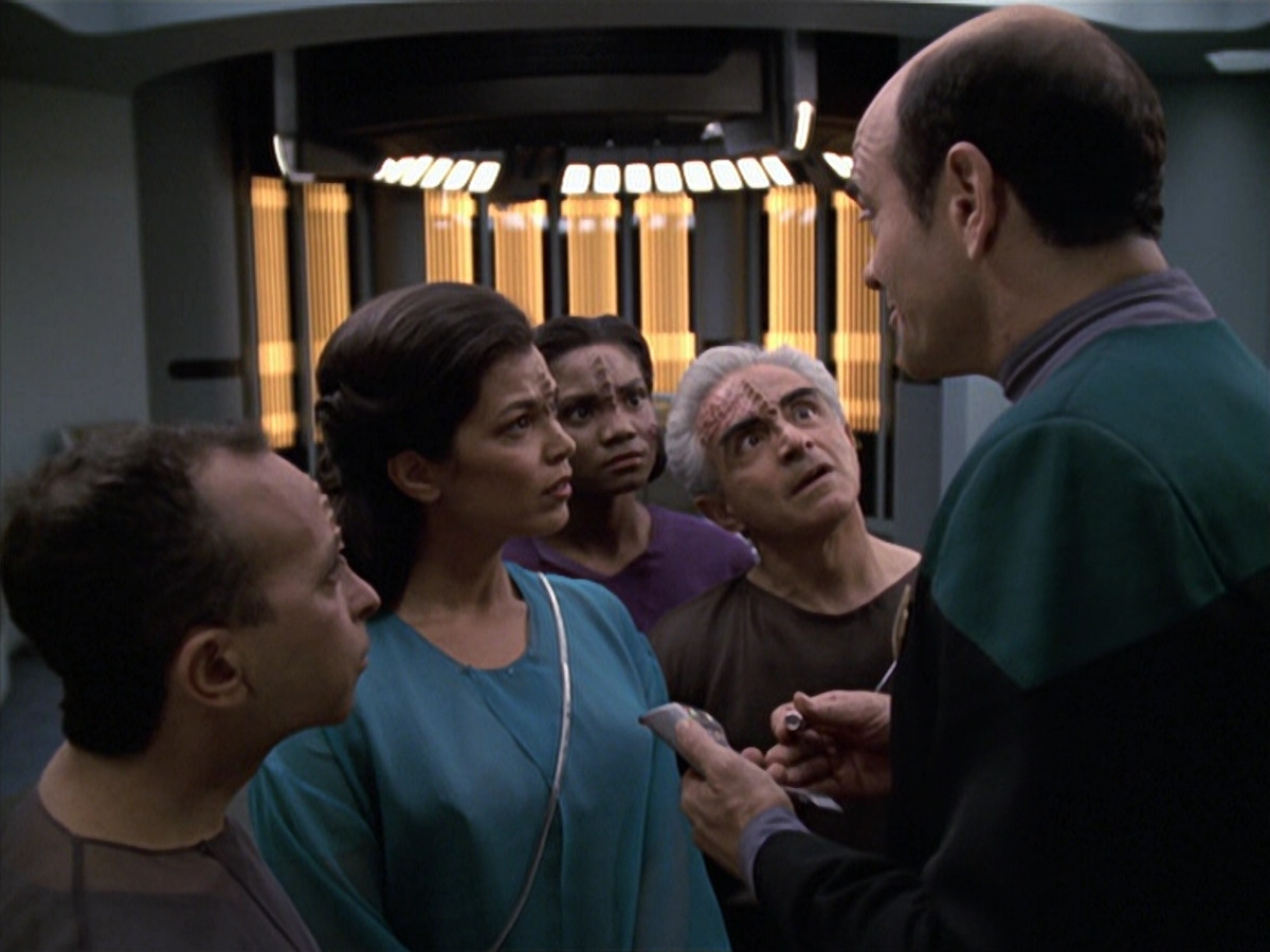 extant_StarTrek_VOY_6x13-Virtuoso_00589.jpg