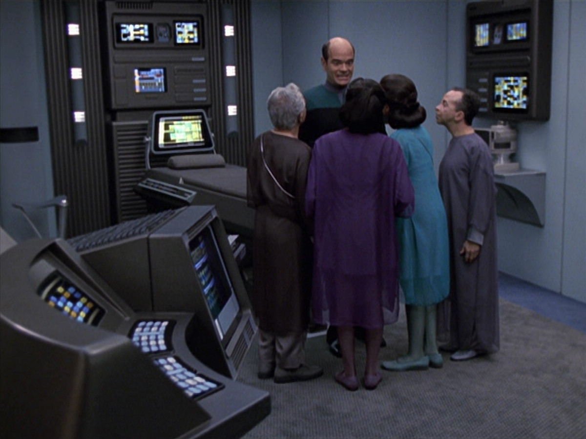 extant_StarTrek_VOY_6x13-Virtuoso_00593.jpg