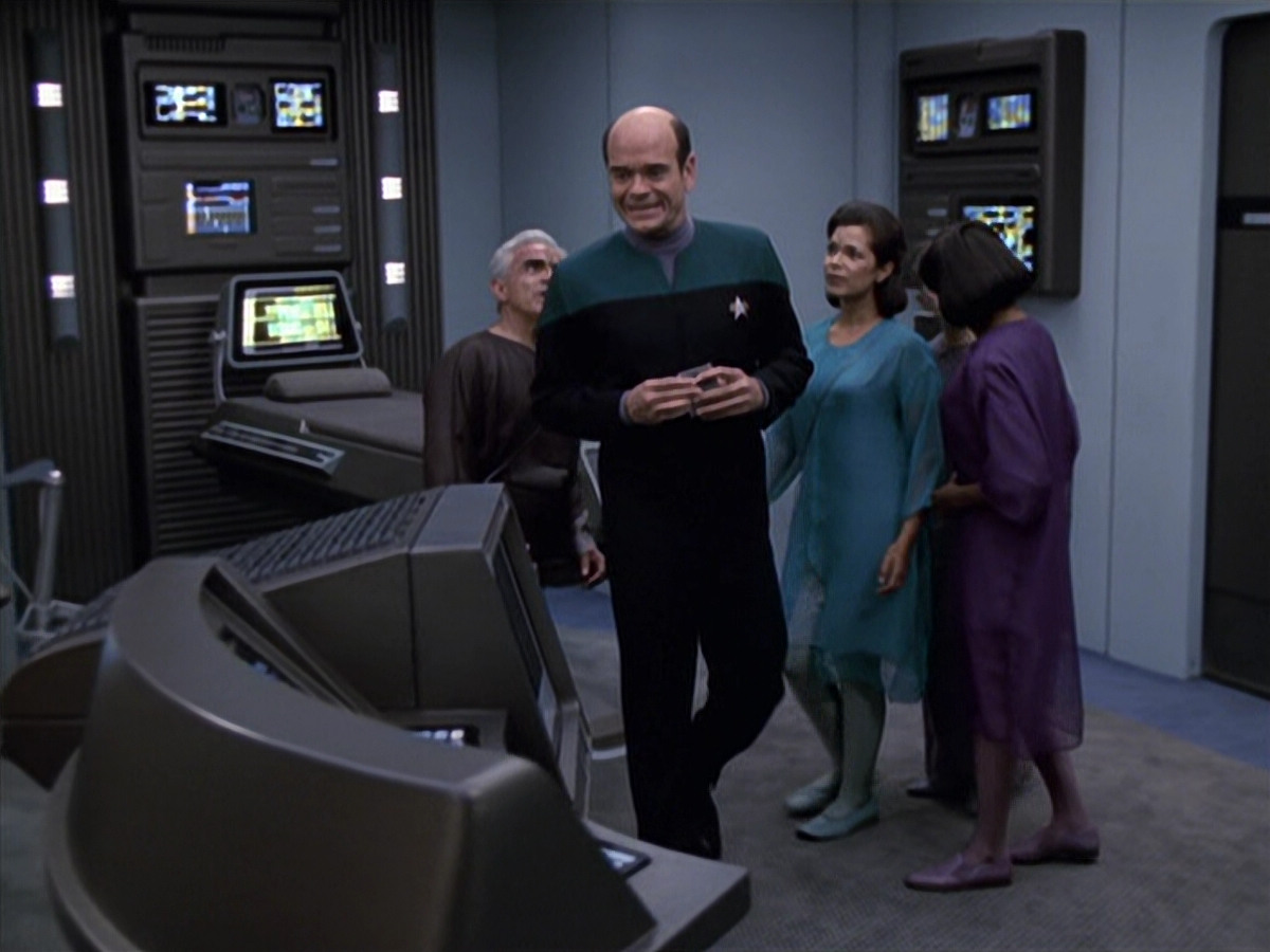 extant_StarTrek_VOY_6x13-Virtuoso_00596.jpg