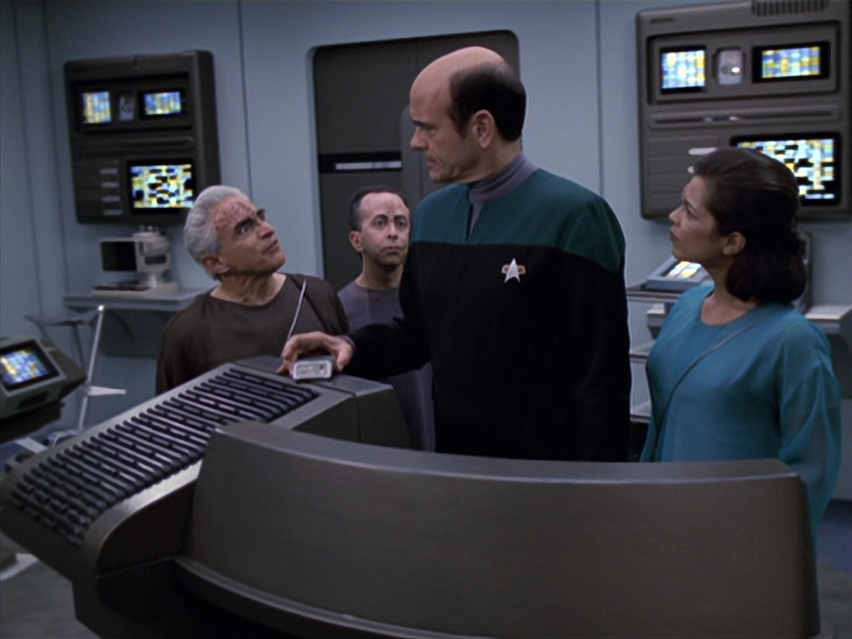 extant_StarTrek_VOY_6x13-Virtuoso_00601.jpg