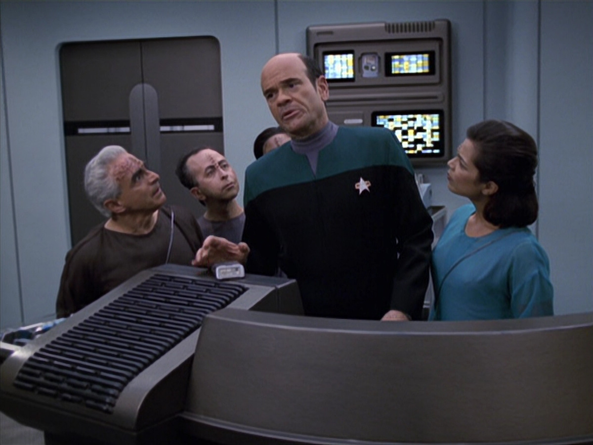 extant_StarTrek_VOY_6x13-Virtuoso_00605.jpg
