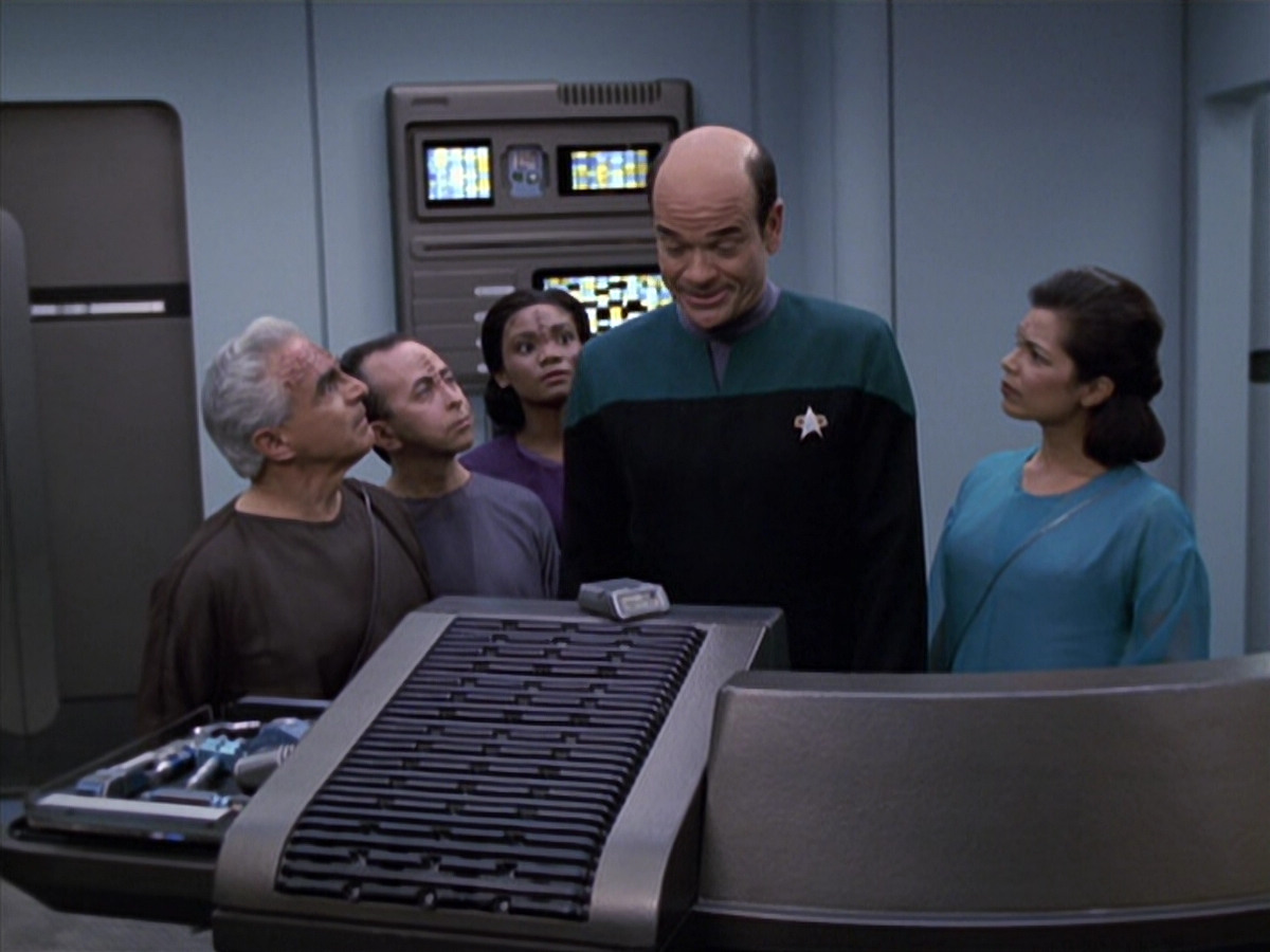 extant_StarTrek_VOY_6x13-Virtuoso_00612.jpg