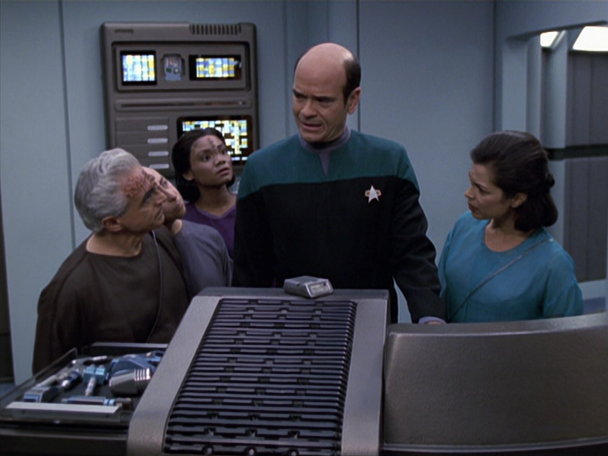 extant_StarTrek_VOY_6x13-Virtuoso_00618.jpg